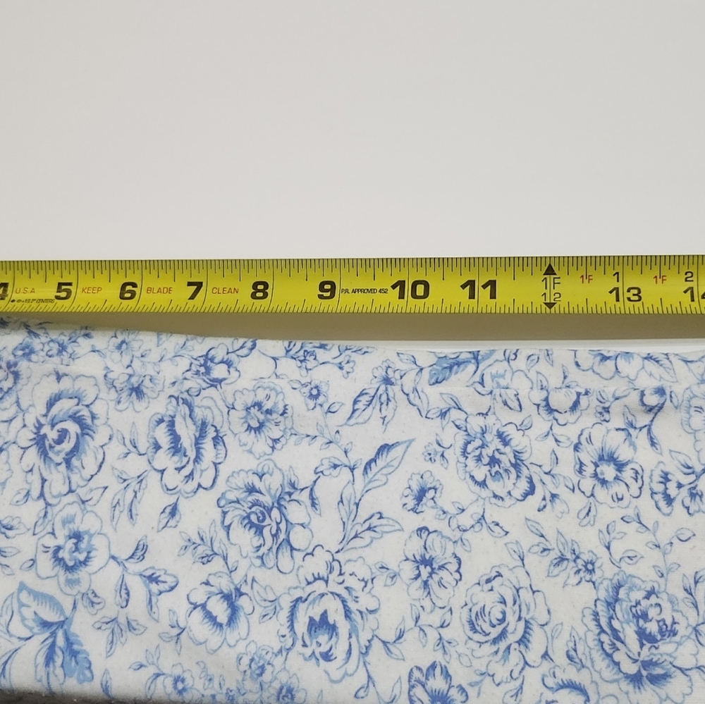 Karen Neuburger Short Sleeve Capri Pajama Set Blue Flowers  on White. Size XL - Picture 6 of 7